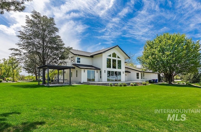 1458 W Sandy Ct, Meridian, ID 83646 - back of property featuring a lawn and a patio area