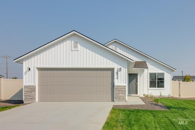 view of front facade with a garage