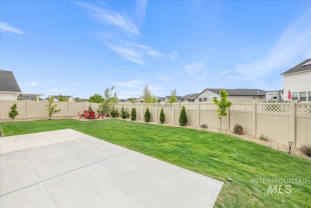 view of yard with a patio area and a residential view