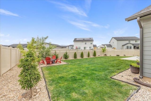 view of yard with a residential view
