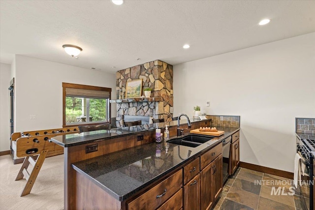 3801 S Carpenter Loop, Post Falls, ID 83854 - kitchen with a peninsula, baseboards, a sink, and dishwasher