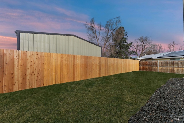 view of yard at dusk