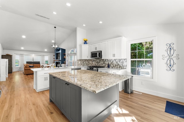 3832 W Aspen Creek Ct, Meridian, ID 83642 - kitchen with stainless steel appliances, a peninsula, white cabinets, backsplash, and recessed lighting