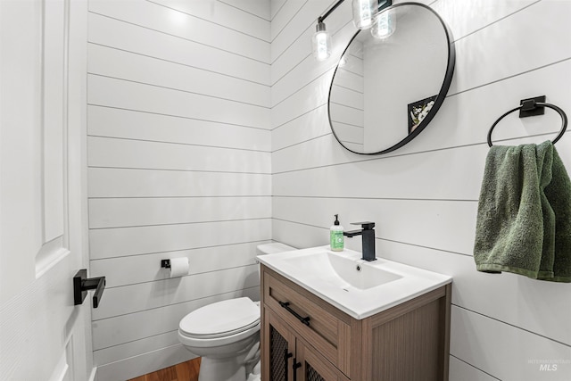 3832 W Aspen Creek Ct, Meridian, ID 83642 - bathroom with vanity, toilet, and wood finished floors