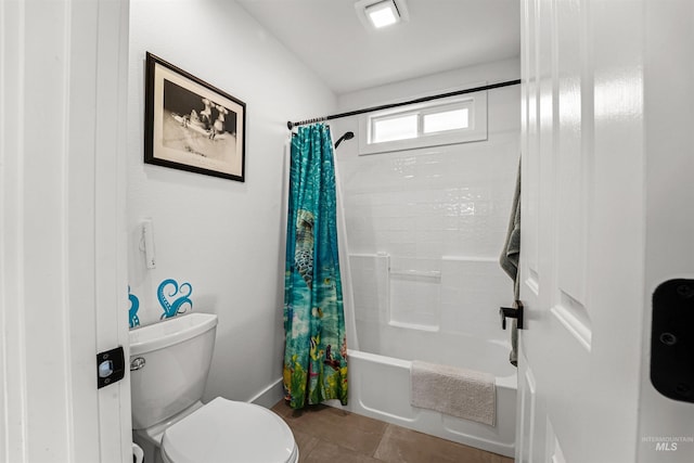 3832 W Aspen Creek Ct, Meridian, ID 83642 - full bathroom featuring toilet, tile patterned flooring, shower / bath combo with shower curtain, and baseboards