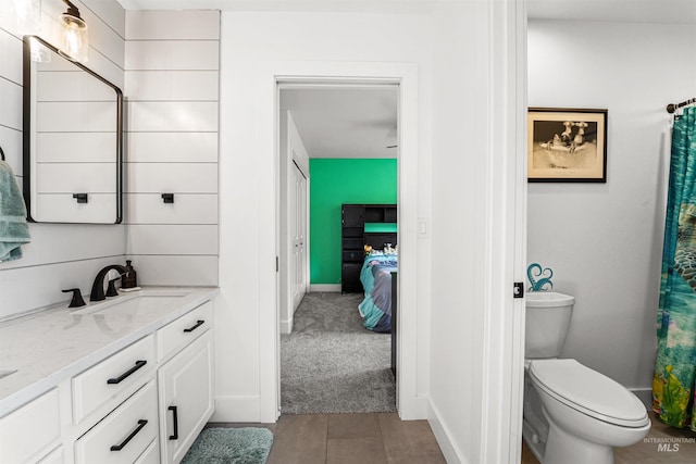 3832 W Aspen Creek Ct, Meridian, ID 83642 - ensuite bathroom with toilet, vanity, and baseboards