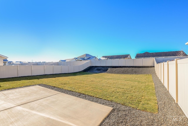 view of yard featuring a patio area