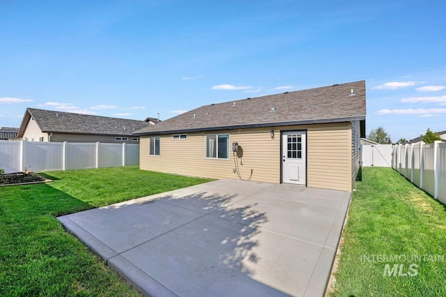 1022 S Date St, Jerome, ID 83338 - back of property with a fenced backyard and a patio