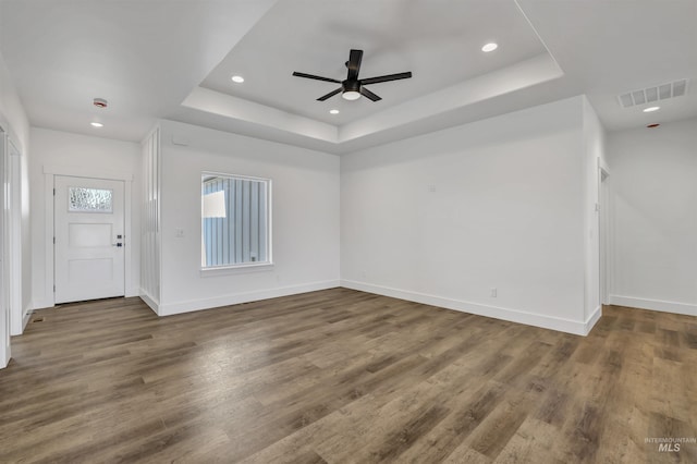 1012 23rd Ave E, Jerome, ID 83338 - entrance foyer featuring a raised ceiling, recessed lighting, wood finished floors, ceiling fan, and baseboards