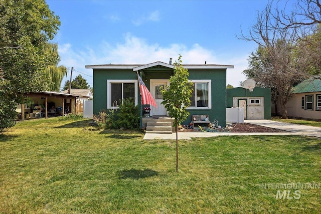 722 Nevada St, Gooding, ID 83330 - view of front of property with stucco siding and a front lawn