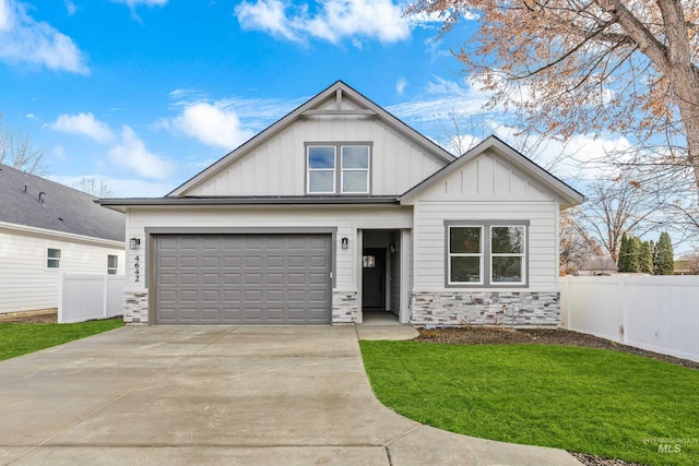 view of front of home with a front lawn