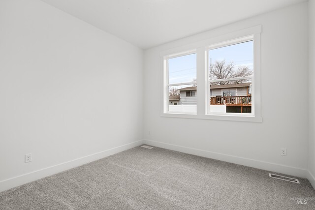 unfurnished room with carpet flooring