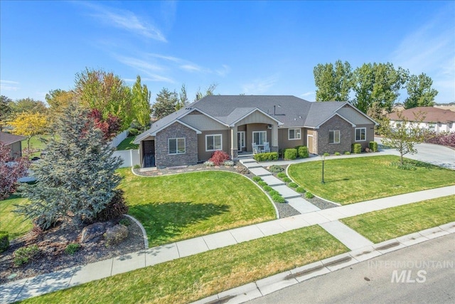 view of front of house featuring a front lawn