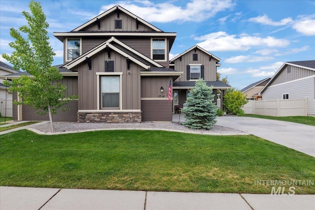 1041 White Horse Ridge Dr, Middleton, ID 83644 - craftsman-style home featuring board and batten siding, stone siding, and concrete driveway