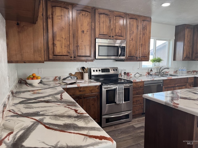 kitchen with recessed lighting, a sink, dark wood-style floors, and stainless steel appliances
