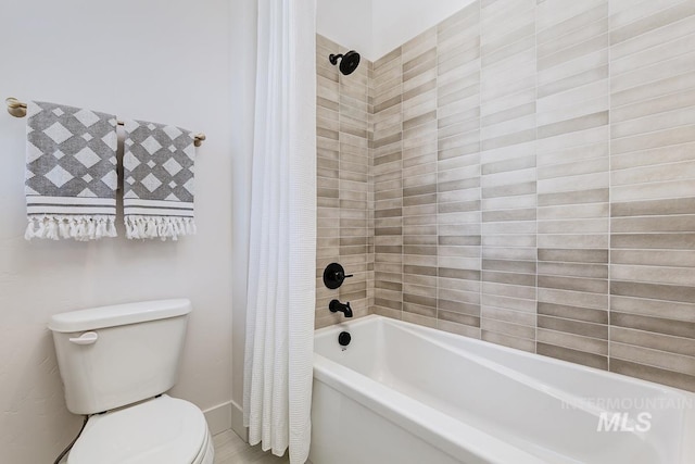 bathroom featuring toilet and shower / bath combo with shower curtain