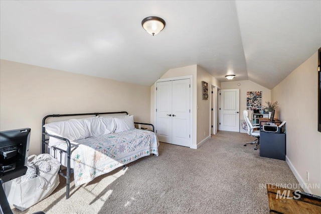 45 Ridge Loop, Jerome, ID 83338 - carpeted bedroom featuring a desk, lofted ceiling, and a closet