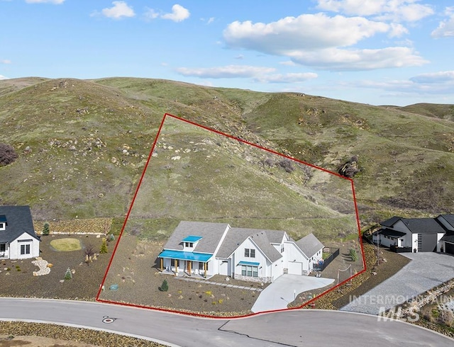 birds eye view of property featuring a mountain view