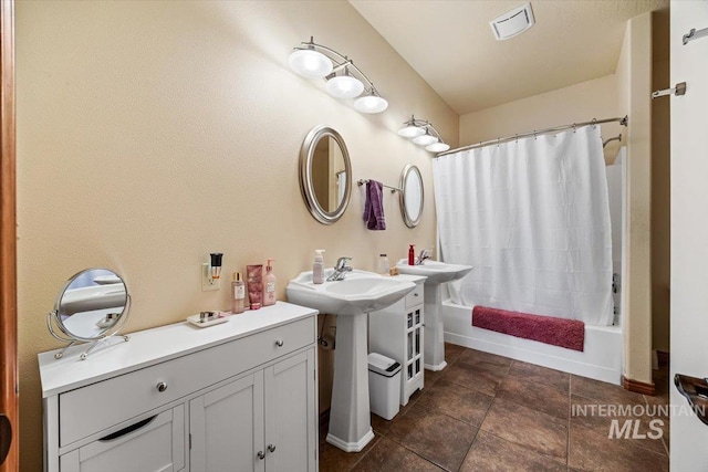 1770 N 3rd St, Nyssa, OR 97913 - full bathroom with shower / bathtub combination with curtain and baseboards
