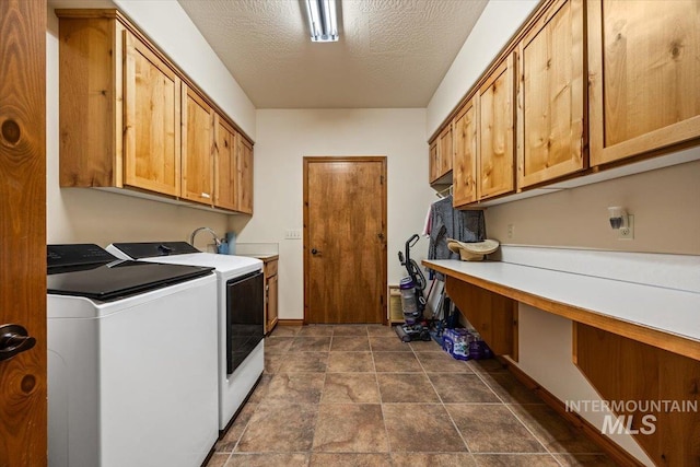 1770 N 3rd St, Nyssa, OR 97913 - laundry area with washing machine and dryer, cabinet space, and a textured ceiling