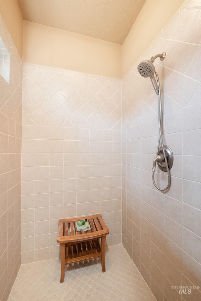 full bath with tiled shower