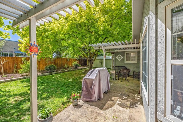 view of yard featuring a pergola and a patio