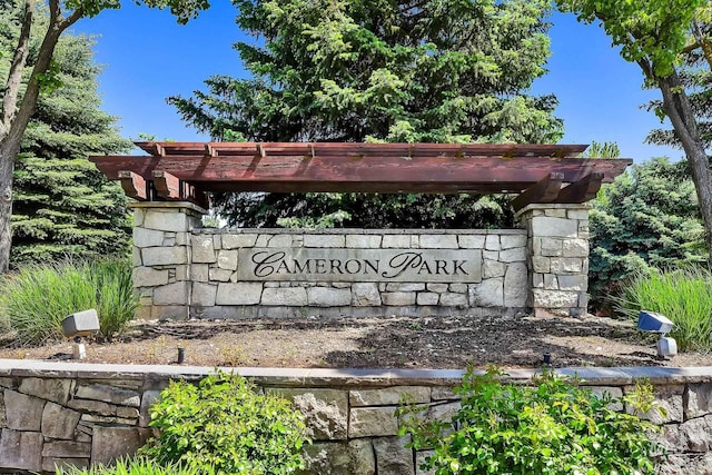 view of community / neighborhood sign