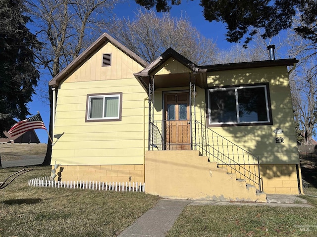 bungalow-style house featuring crawl space and a front lawn