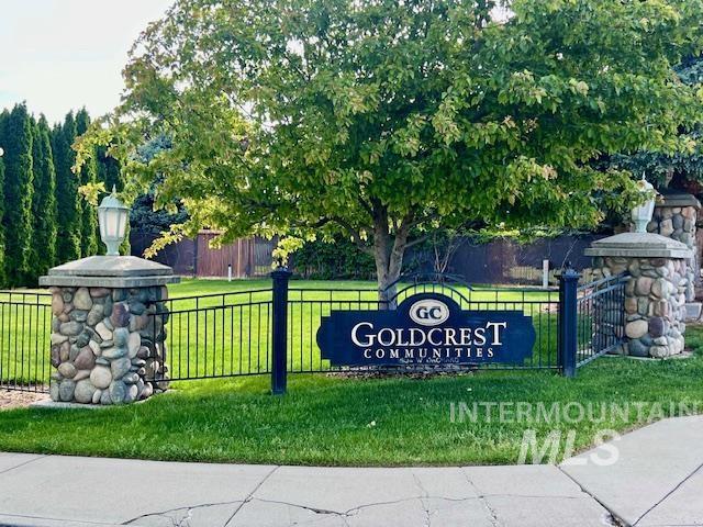 community / neighborhood sign with a lawn