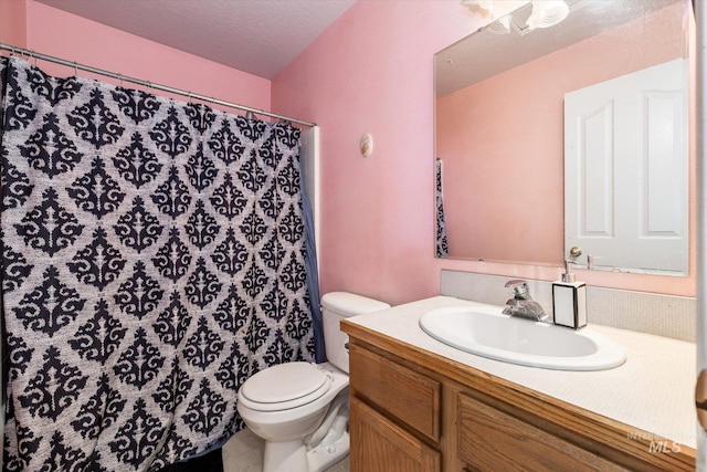 bathroom featuring a shower with curtain, vanity, a textured ceiling, and toilet