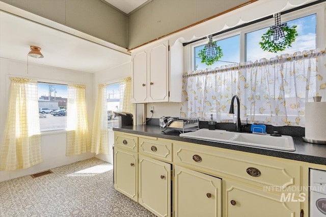 201 9th Ave N, Buhl, ID 83316 - kitchen with dark countertops, a sink, and washer / dryer