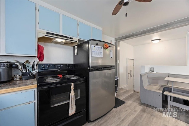 kitchen featuring a ceiling fan, under cabinet range hood, light wood-style floors, blue cabinets, and black electric range