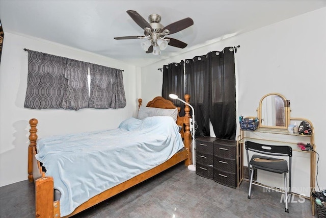 bedroom with ceiling fan