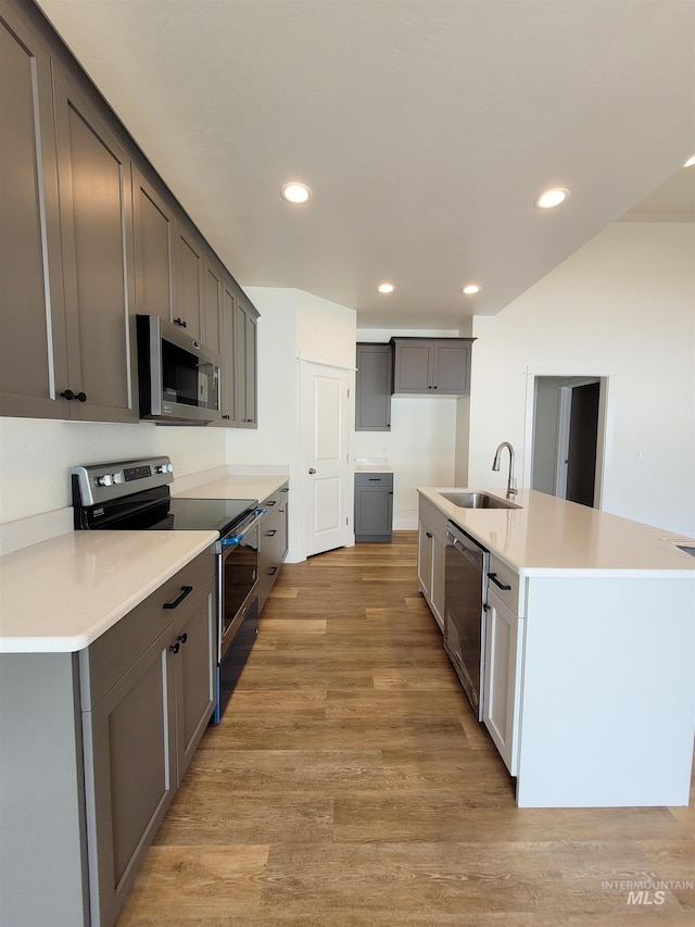 2350 Dorchester Ave, Burley, ID 83318 - kitchen featuring appliances with stainless steel finishes, a sink, light wood finished floors, recessed lighting, and light countertops