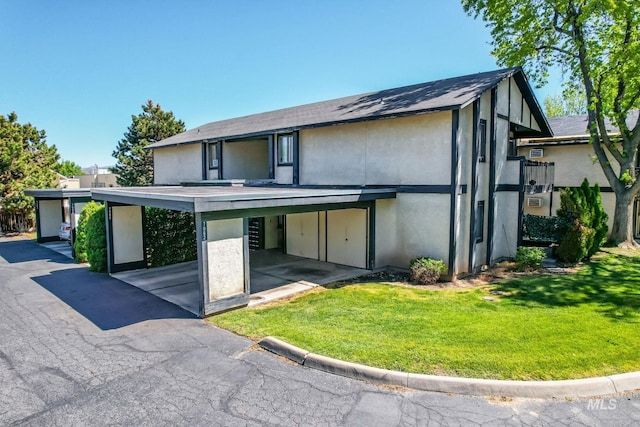 view of front of house featuring a front lawn