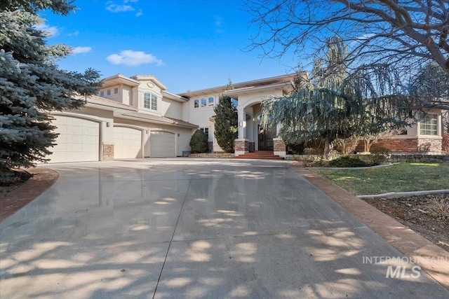 view of front of house featuring a garage