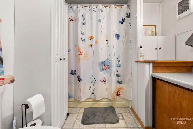 bathroom featuring shower / bath combo