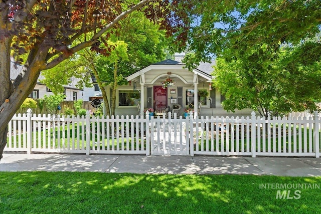 414 S 18th Ave, Caldwell, ID 83605 - view of front of house featuring a porch and a fenced front yard
