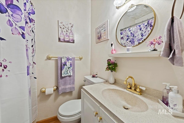 414 S 18th Ave, Caldwell, ID 83605 - full bath featuring toilet, vanity, and curtained shower