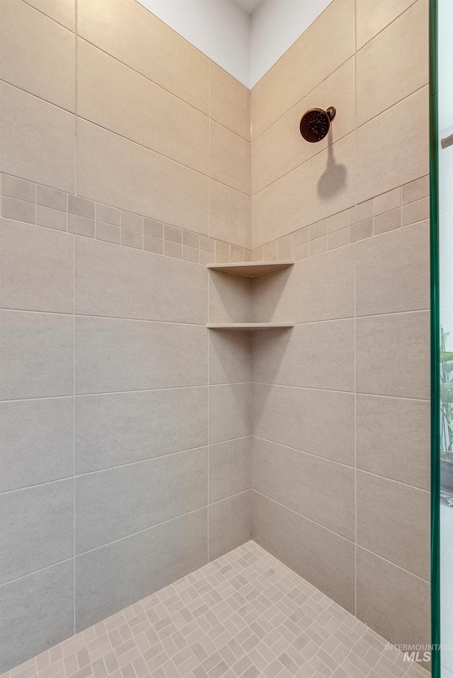 full bath featuring a tile shower