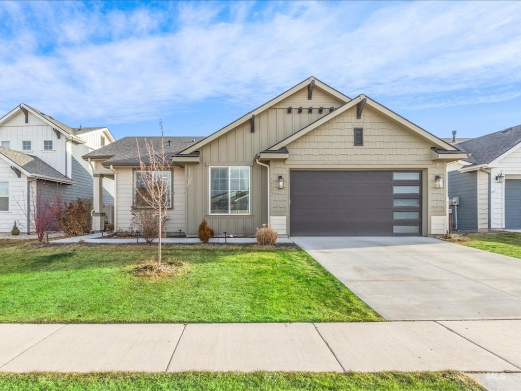 view of front of property featuring a garage and a front lawn