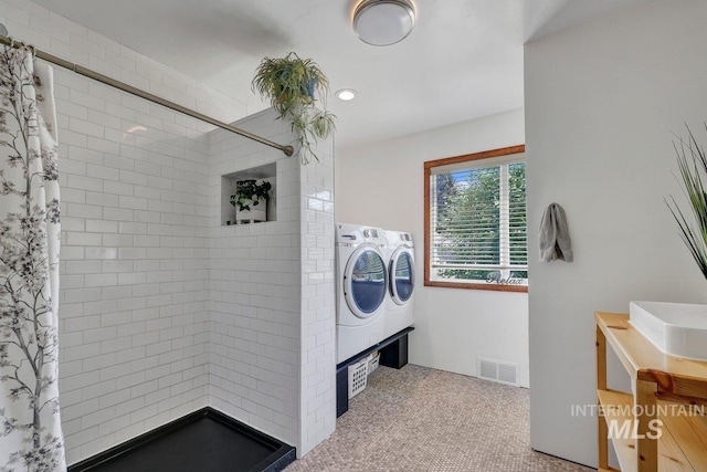 833 Nebraska, Gooding, ID 83330 - washroom with independent washer and dryer, carpet, and recessed lighting