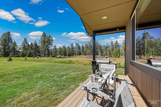 exterior space featuring a lawn