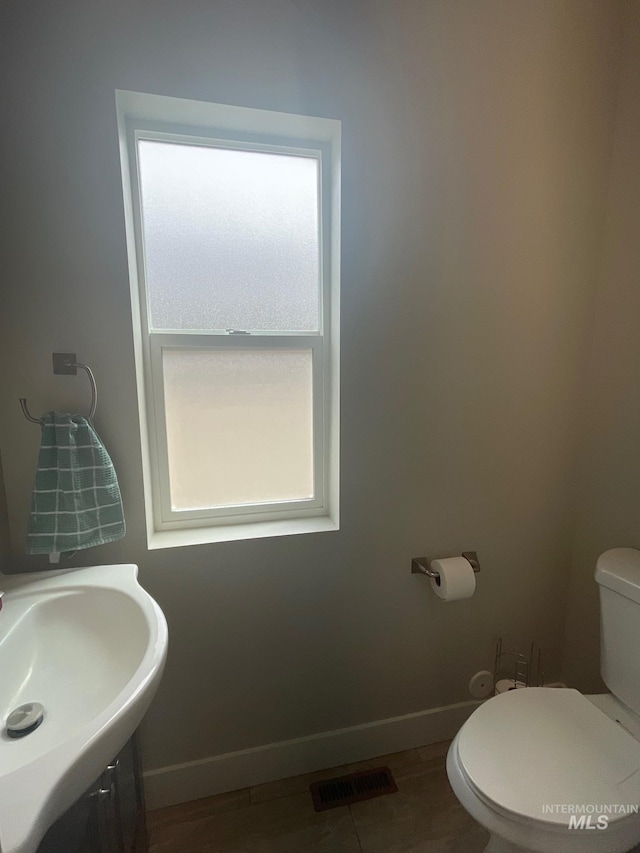 1111 Thunder Mountain St, Kimberly, ID 83341 - bathroom featuring toilet, baseboards, and a sink