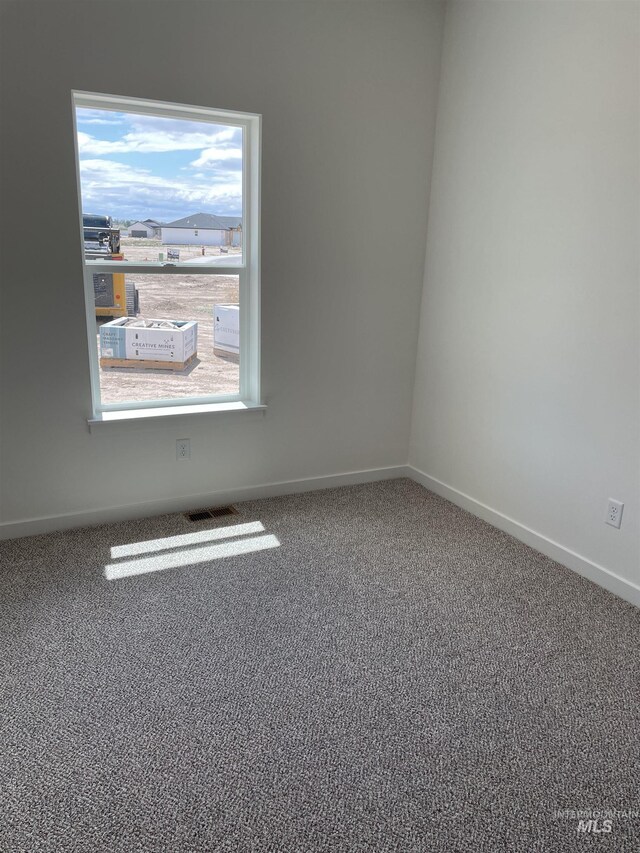 484 Hope Ave, Twin Falls, ID 83301 - carpeted empty room with baseboards