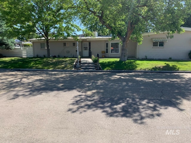 2409 S Ohio, Caldwell, ID 83605 - ranch-style house with a front lawn
