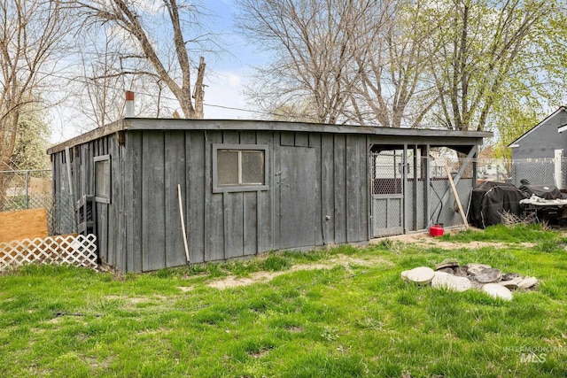 view of outdoor structure with fence and an outdoor structure