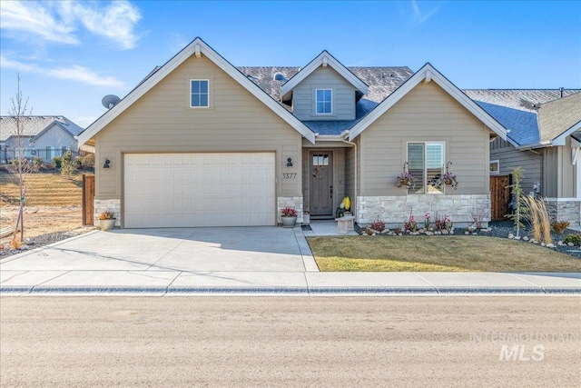 view of front of home featuring a front yard and a garage