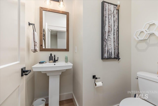 bathroom featuring sink and toilet