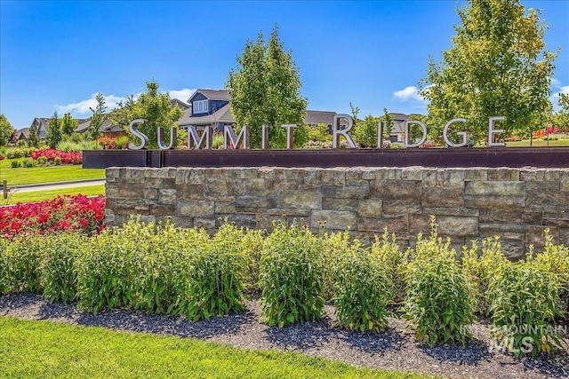 view of community / neighborhood sign